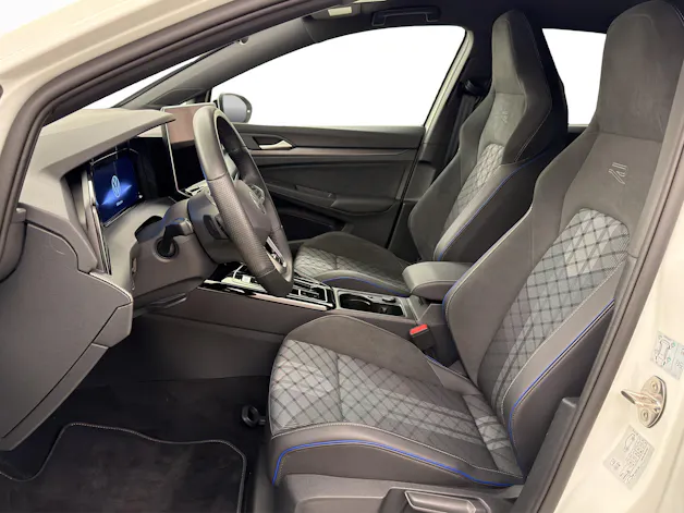 VW Golf 8 1.5 eTSI R-Line DSG