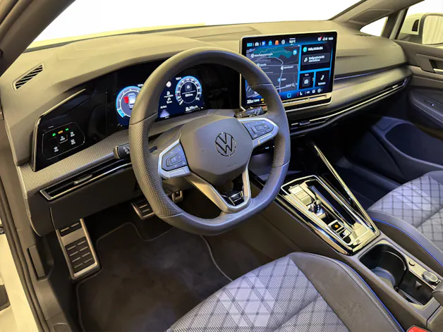 VW Golf 8 1.5 eTSI R-Line DSG