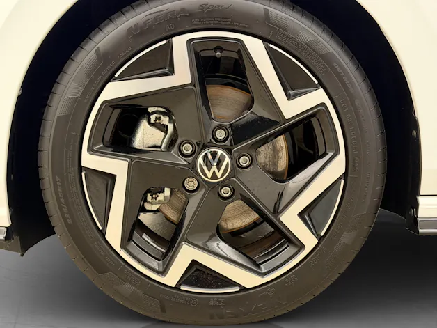 VW Golf 8 1.5 eTSI R-Line DSG