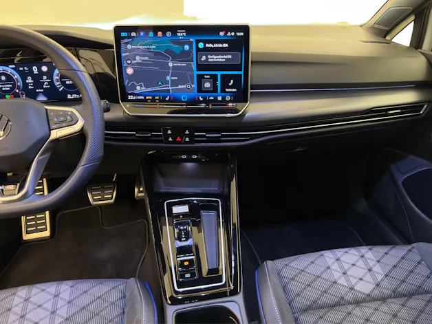 VW Golf 8 1.5 eTSI R-Line DSG