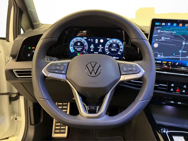 VW Golf 8 1.5 eTSI R-Line DSG