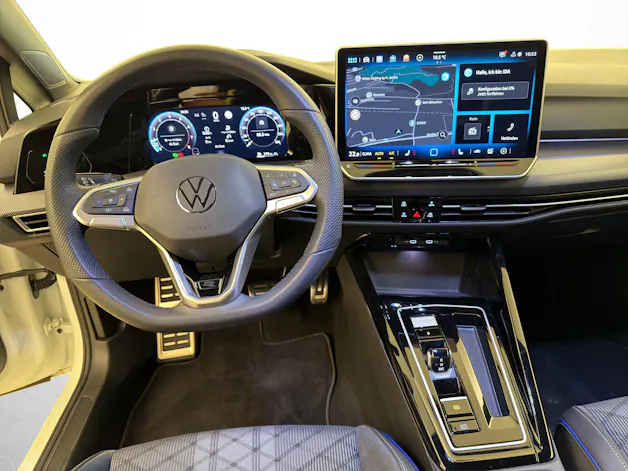 VW Golf 8 1.5 eTSI R-Line DSG