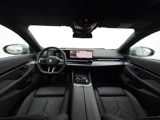 BMW 540d xDrive Touring M Sport PRO * BROOKLYN GRAU * ICONIC GLOW * BELÜFTETE SITZE * AHK *