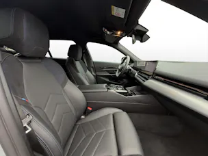 BMW 540d xDrive Touring M Sport PRO * BROOKLYN GRAU * ICONIC GLOW * BELÜFTETE SITZE * AHK *