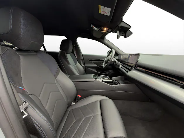 BMW 540d xDrive Touring M Sport PRO * BROOKLYN GRAU * ICONIC GLOW * BELÜFTETE SITZE * AHK *