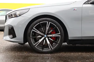BMW 540d xDrive Touring M Sport PRO * BROOKLYN GRAU * ICONIC GLOW * BELÜFTETE SITZE * AHK *