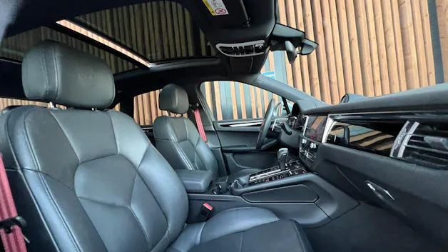 PORSCHE MACAN S PDK l 380 PS