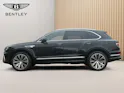 BENTLEY Bentayga Azure aus 1. Hand in dunkelgrün metallic.