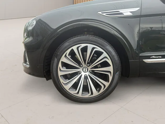 BENTLEY Bentayga Azure aus 1. Hand in dunkelgrün metallic.