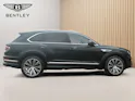 BENTLEY Bentayga Azure aus 1. Hand in dunkelgrün metallic.