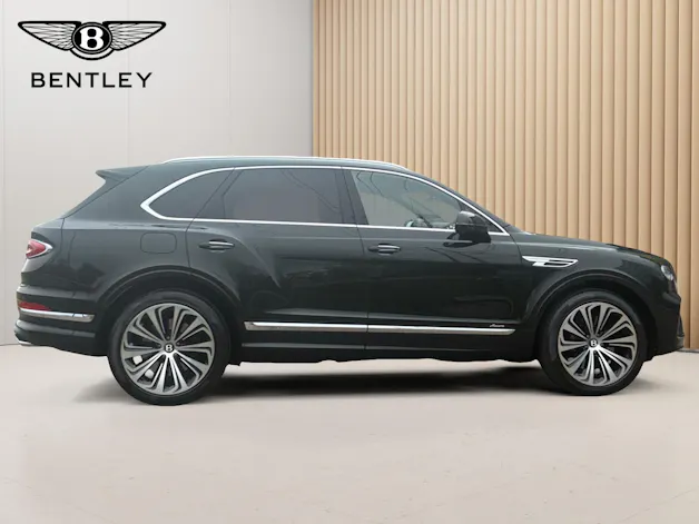 BENTLEY Bentayga Azure aus 1. Hand in dunkelgrün metallic.