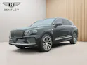 BENTLEY Bentayga Azure aus 1. Hand in dunkelgrün metallic.
