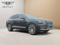BENTLEY Bentayga Azure aus 1. Hand in dunkelgrün metallic.