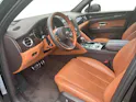 BENTLEY Bentayga Azure aus 1. Hand in dunkelgrün metallic.