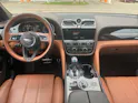 BENTLEY Bentayga Azure aus 1. Hand in dunkelgrün metallic.