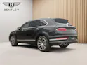BENTLEY Bentayga Azure aus 1. Hand in dunkelgrün metallic.