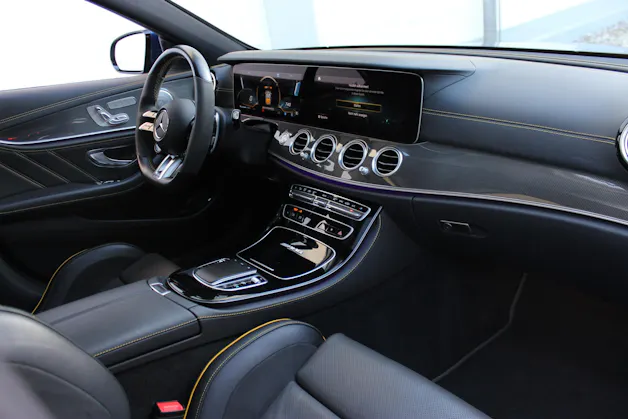 MERCEDES-BENZ AMG E 63 S 4Matic+ designo-Sonderlackierung "brillantblau magno"