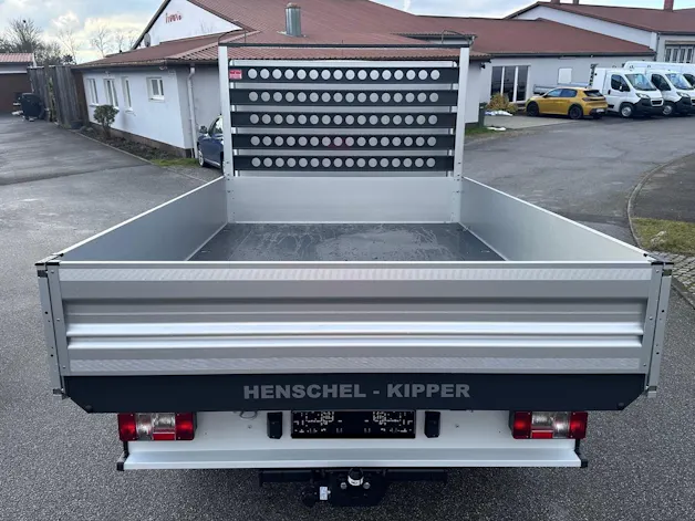 MAXUS Deliver 9 2.0D L3 Kipper mit Werkzeugbox + AHK