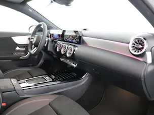 MERCEDES-BENZ A 200 7G-DCT