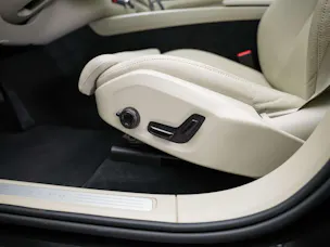 VOLVO XC60 B4 Benzin Mild Hybrid Core Geartronic *Panorama*Lenkradheizung*Assistenten*