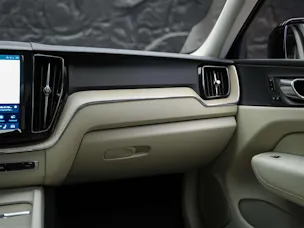 VOLVO XC60 B4 Benzin Mild Hybrid Core Geartronic *Panorama*Lenkradheizung*Assistenten*