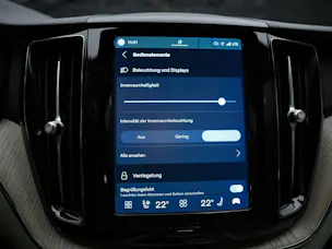 VOLVO XC60 B4 Benzin Mild Hybrid Core Geartronic *Panorama*Lenkradheizung*Assistenten*