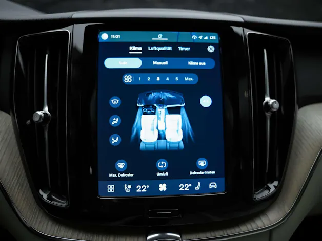 VOLVO XC60 B4 Benzin Mild Hybrid Core Geartronic *Panorama*Lenkradheizung*Assistenten*