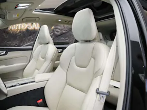 VOLVO XC60 B4 Benzin Mild Hybrid Core Geartronic *Panorama*Lenkradheizung*Assistenten*