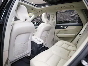 VOLVO XC60 B4 Benzin Mild Hybrid Core Geartronic *Panorama*Lenkradheizung*Assistenten*