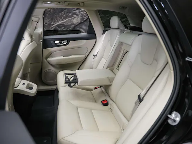 VOLVO XC60 B4 Benzin Mild Hybrid Core Geartronic *Panorama*Lenkradheizung*Assistenten*