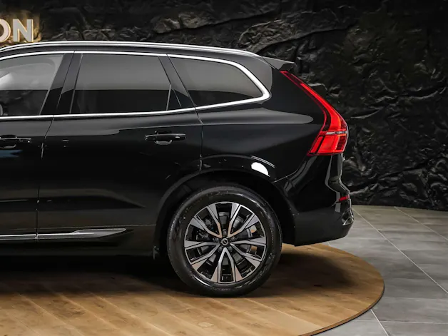 VOLVO XC60 B4 Benzin Mild Hybrid Core Geartronic *Panorama*Lenkradheizung*Assistenten*