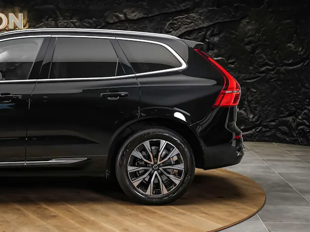 VOLVO XC60 B4 Benzin Mild Hybrid Core Geartronic *Panorama*Lenkradheizung*Assistenten*