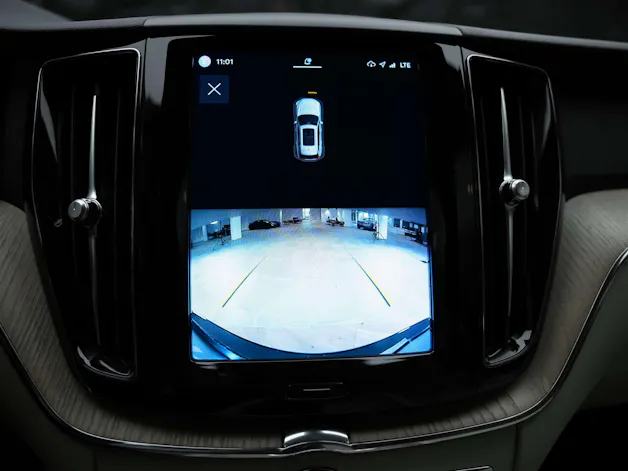 VOLVO XC60 B4 Benzin Mild Hybrid Core Geartronic *Panorama*Lenkradheizung*Assistenten*