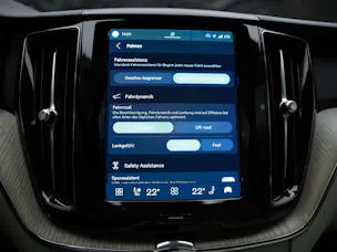 VOLVO XC60 B4 Benzin Mild Hybrid Core Geartronic *Panorama*Lenkradheizung*Assistenten*