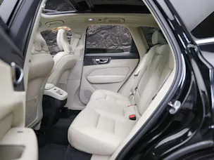 VOLVO XC60 B4 Benzin Mild Hybrid Core Geartronic *Panorama*Lenkradheizung*Assistenten*