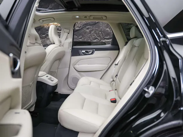 VOLVO XC60 B4 Benzin Mild Hybrid Core Geartronic *Panorama*Lenkradheizung*Assistenten*