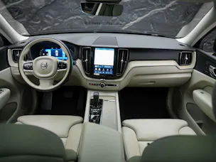 VOLVO XC60 B4 Benzin Mild Hybrid Core Geartronic *Panorama*Lenkradheizung*Assistenten*