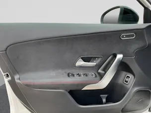 MERCEDES-BENZ A 180 Limousine AMG Line Night Paket