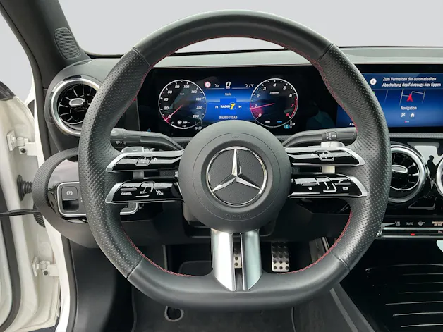 MERCEDES-BENZ A 180 Limousine AMG Line Night Paket