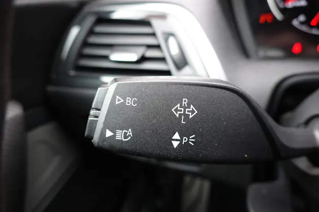BMW M2 Competition "CH Auto * Intérieur Carbon * Sièges Electriques Mémoire * Volant Alcantara * Harman Kardon * Remus *"
