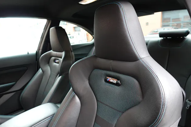 BMW M2 Competition "CH Auto * Intérieur Carbon * Sièges Electriques Mémoire * Volant Alcantara * Harman Kardon * Remus *"