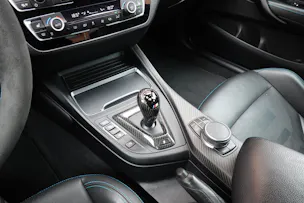 BMW M2 Competition "CH Auto * Intérieur Carbon * Sièges Electriques Mémoire * Volant Alcantara * Harman Kardon * Remus *"