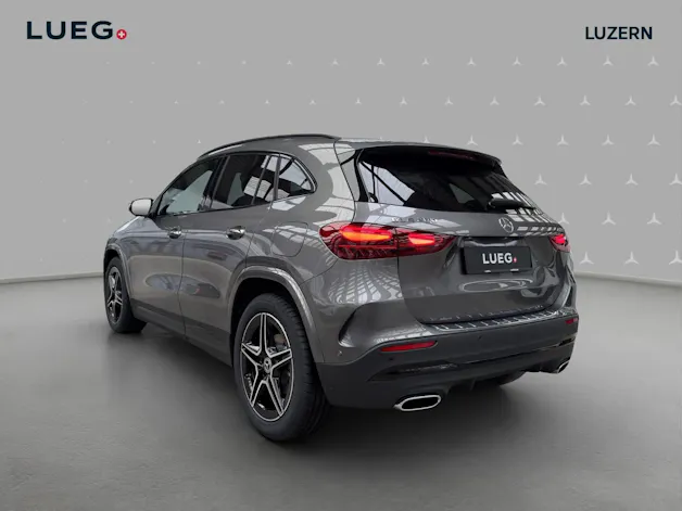 MERCEDES-BENZ GLA 200 Night Star 7G-DCT