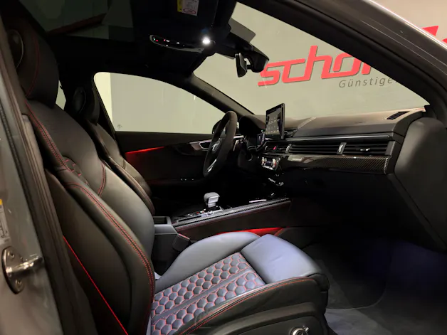 AUDI RS4 Avant quattro tiptronic