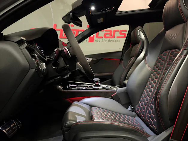 AUDI RS4 Avant quattro tiptronic