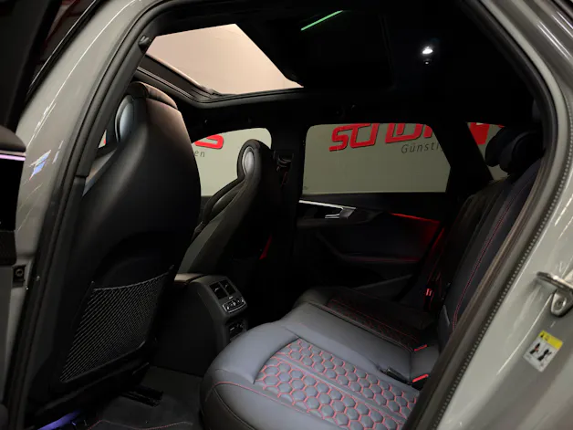 AUDI RS4 Avant quattro tiptronic
