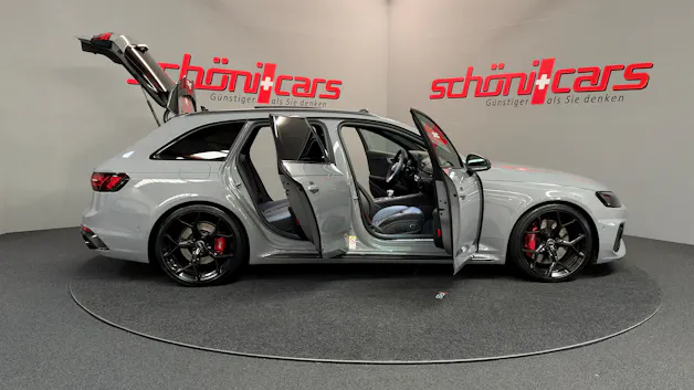 AUDI RS4 Avant quattro tiptronic