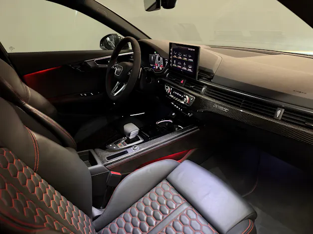 AUDI RS4 Avant quattro tiptronic