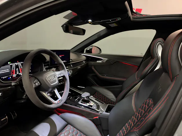 AUDI RS4 Avant quattro tiptronic