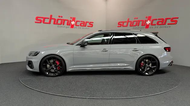 AUDI RS4 Avant quattro tiptronic